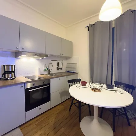 Charming In The Heart Of 18th Arrondissement Appartement *