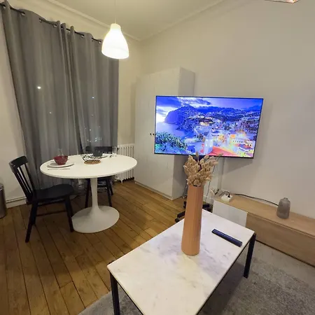Charming In The Heart Of 18th Arrondissement Appartement Parijs