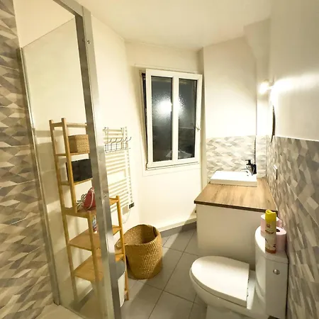 Charming In The Heart Of 18th Arrondissement Appartement *